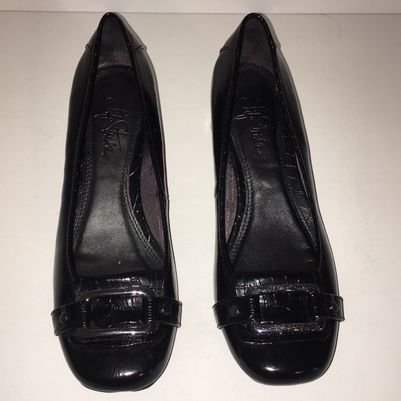 *SALE* Life Stride Leather Black 1.5” Flats - Picture 1 of 6